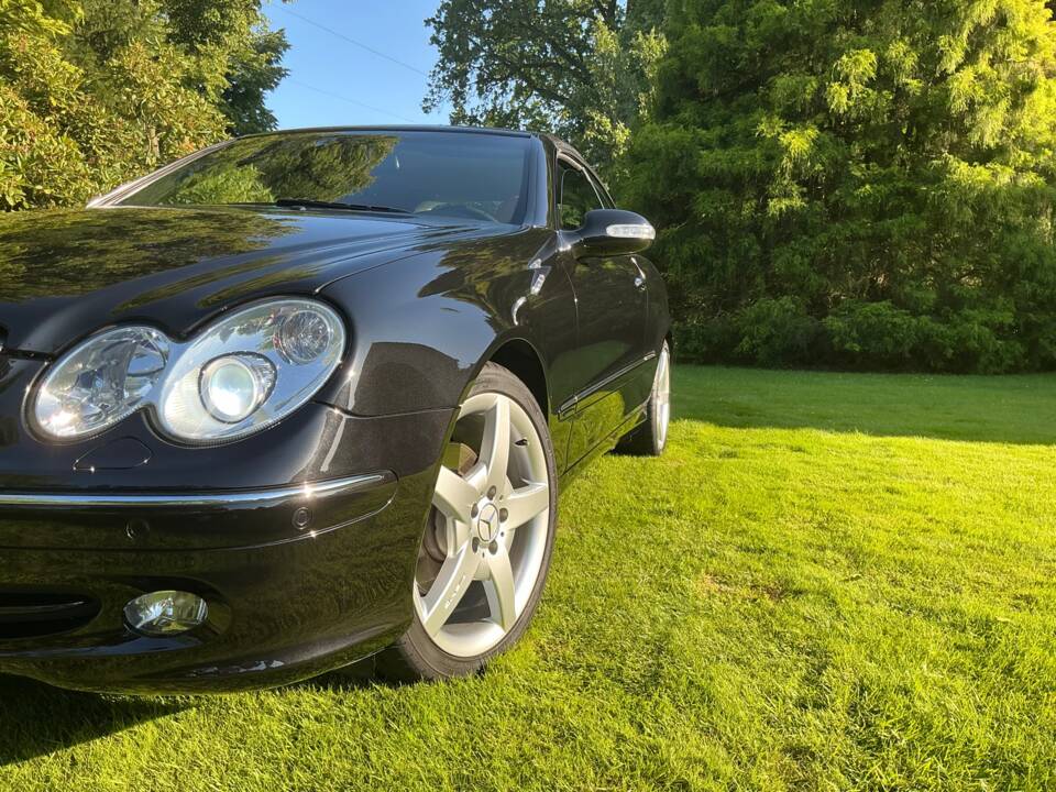 Immagine 3/41 di Mercedes-Benz CLK 320 (2003)