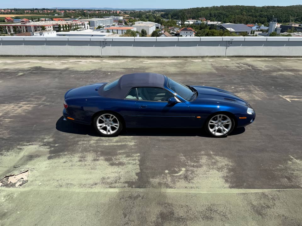 Image 6/20 of Jaguar XKR (2002)