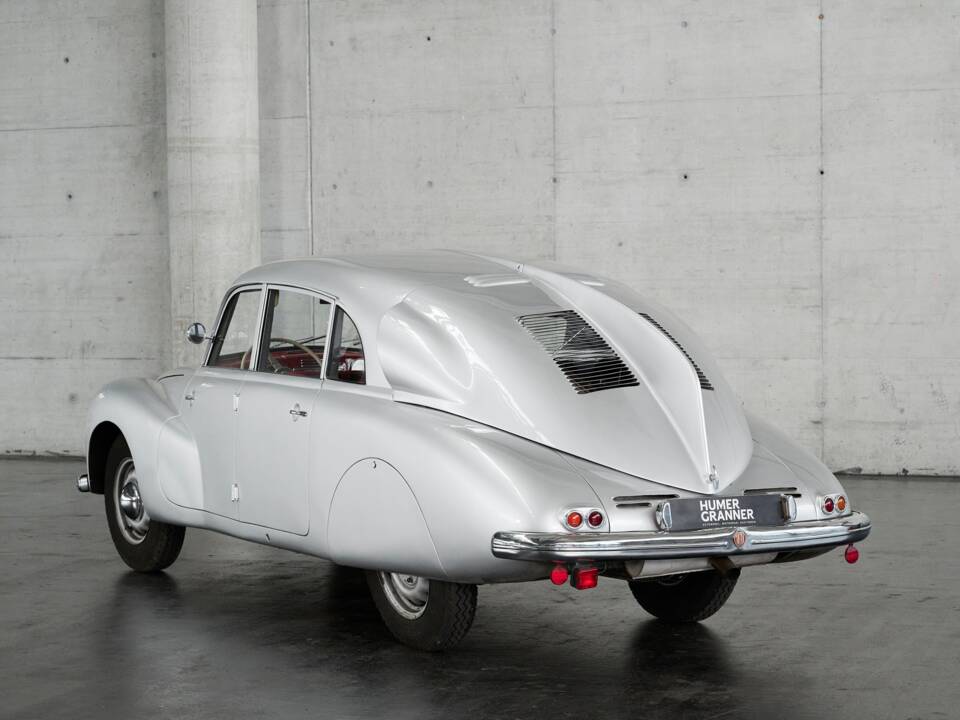 Image 13/50 of Tatra T 87 (1949)