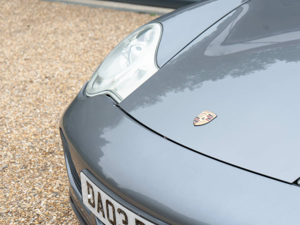 Image 15/50 of Porsche 911 Carrera 4S (2003)