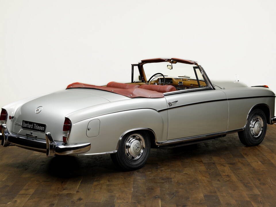 Image 5/25 de Mercedes-Benz 220 S Cabriolet (1959)