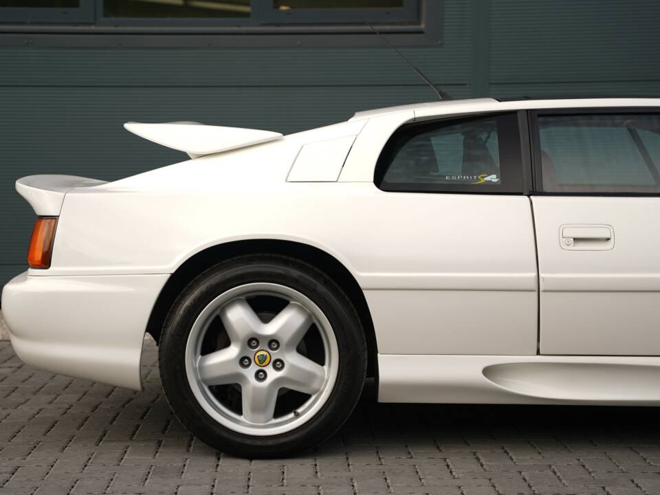 Image 23/50 of Lotus Esprit S4 (1994)