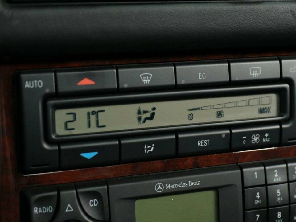 Immagine 16/30 di Mercedes-Benz SL 600 (2001)