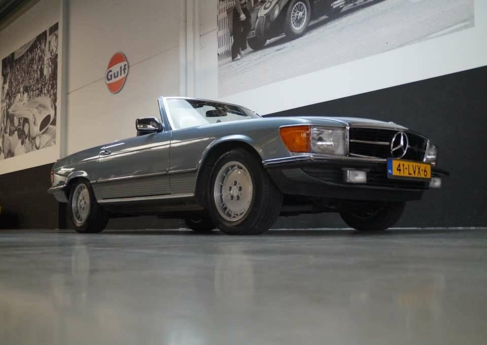 Image 18/41 of Mercedes-Benz 500 SL (1986)