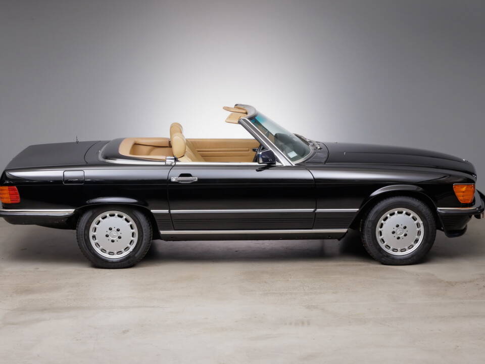 Imagen 8/36 de Mercedes-Benz 560 SL (1987)