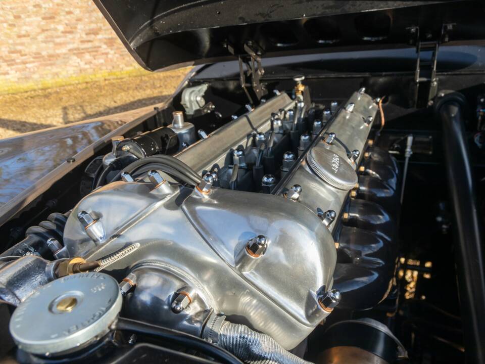 Image 36/50 of Jaguar XK 120 OTS (1952)