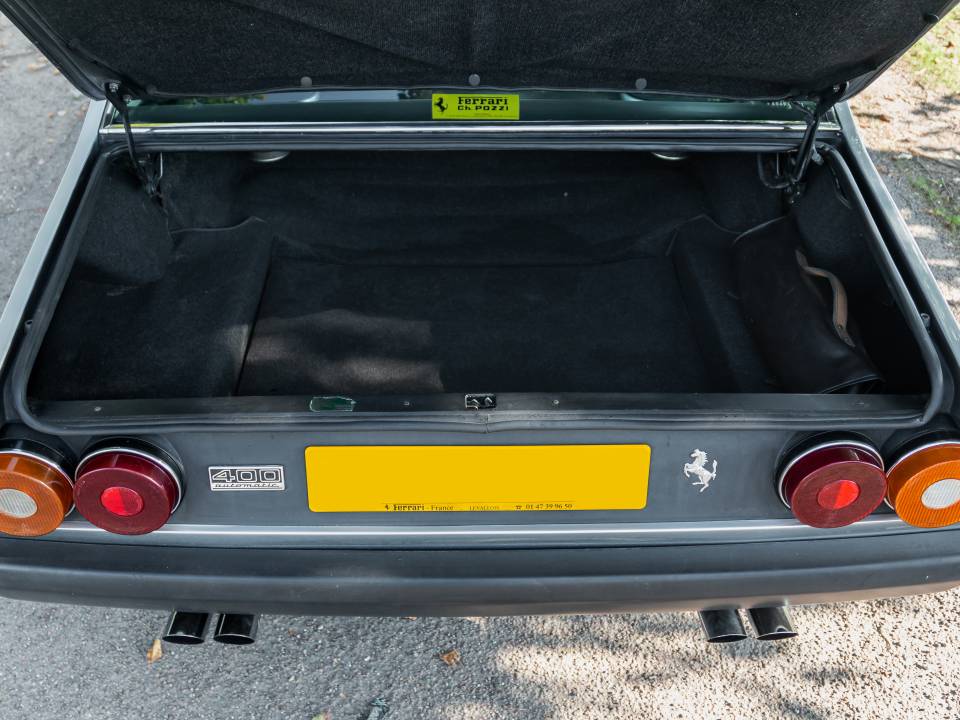Image 32/32 of Ferrari 400 GT (1977)