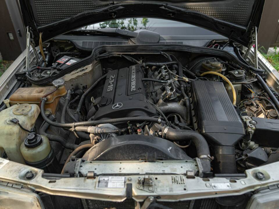 Image 43/50 of Mercedes-Benz 190 E 2.3-16 (1985)