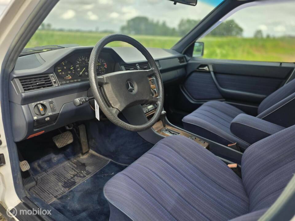 Afbeelding 20/42 van Mercedes-Benz 300 E (1986)