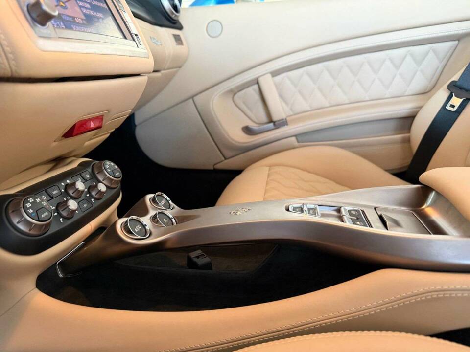 Immagine 19/42 di Ferrari California (2011)