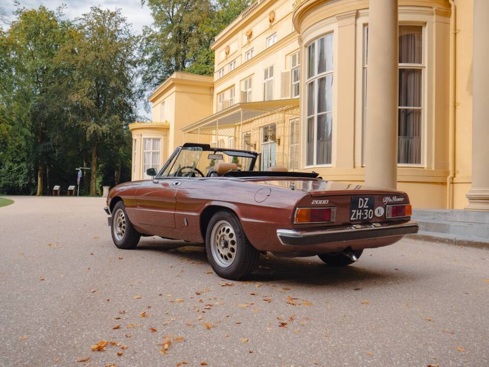 Afbeelding 4/34 van Alfa Romeo 2000 Spider Veloce (1980)