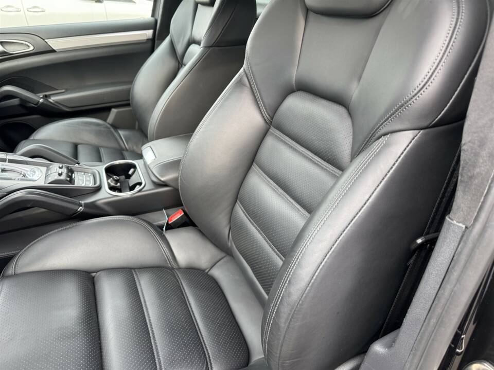 Bild 16/63 von Porsche Cayenne Turbo (2010)