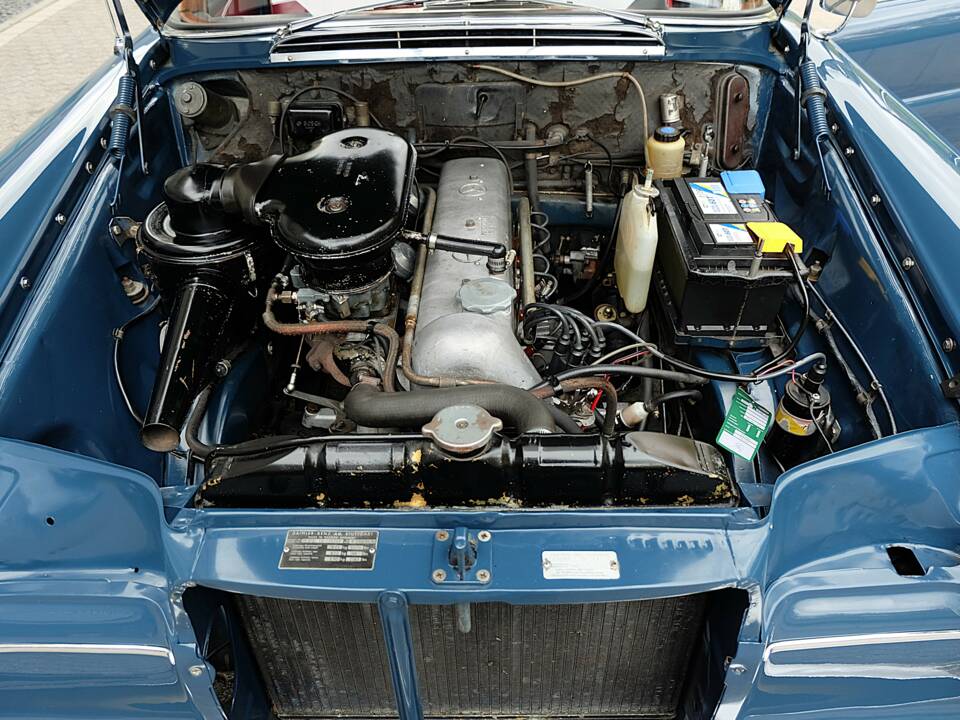 Image 71/76 de Mercedes-Benz 220 S b (1963)