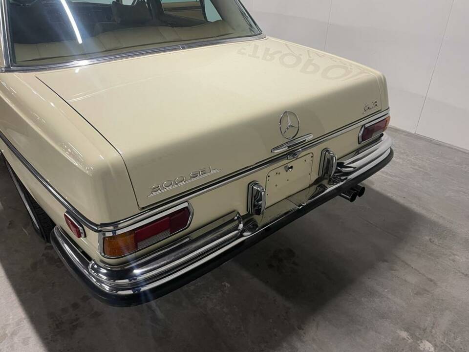 Immagine 10/19 di Mercedes-Benz 300 SEL 6.3 (1971)