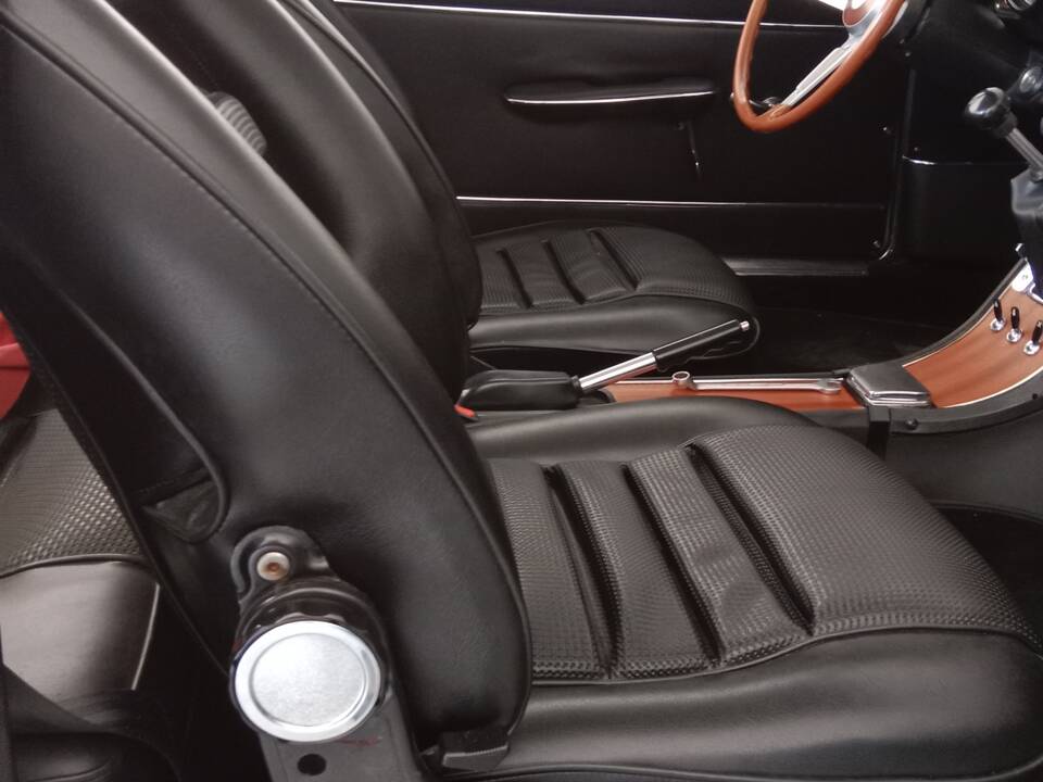Image 18/25 of Alfa Romeo 1750 GT Veloce (1969)