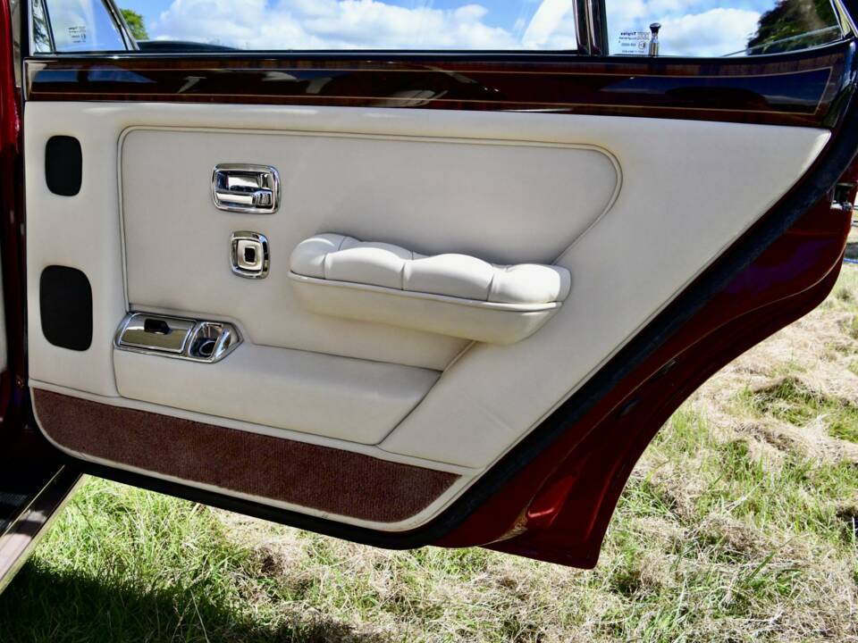 Image 26/50 of Rolls-Royce New Silver Dawn (1997)