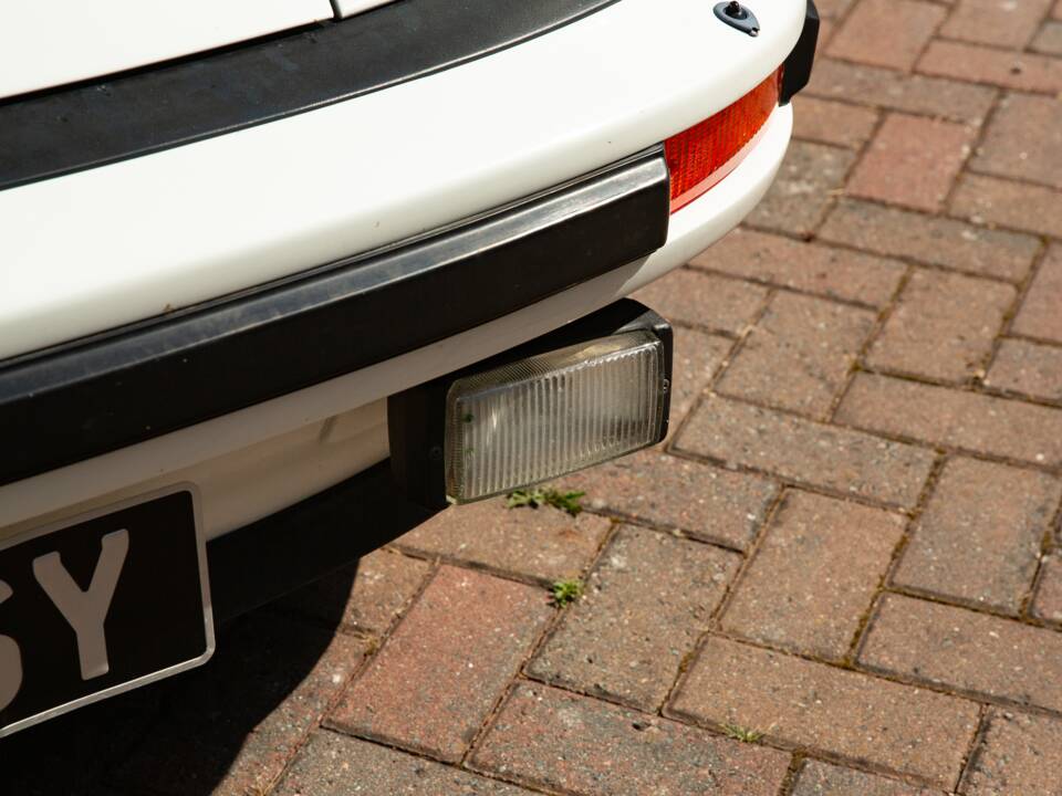 Image 19/35 of Porsche 911 SC 3.0 (1983)