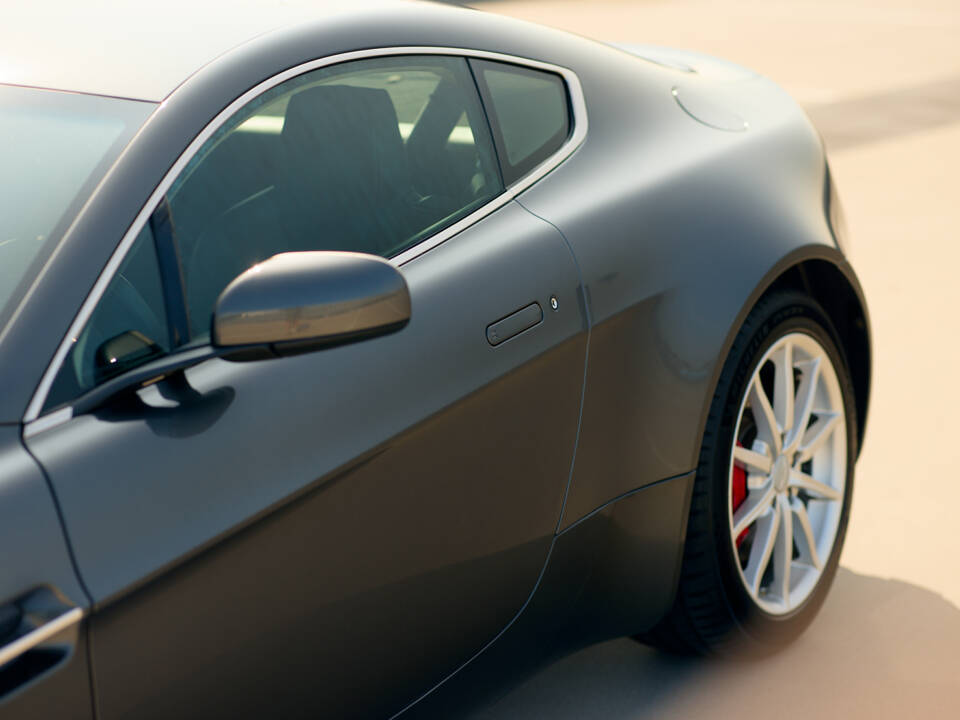 Image 4/14 of Aston Martin V8 Vantage (2007)