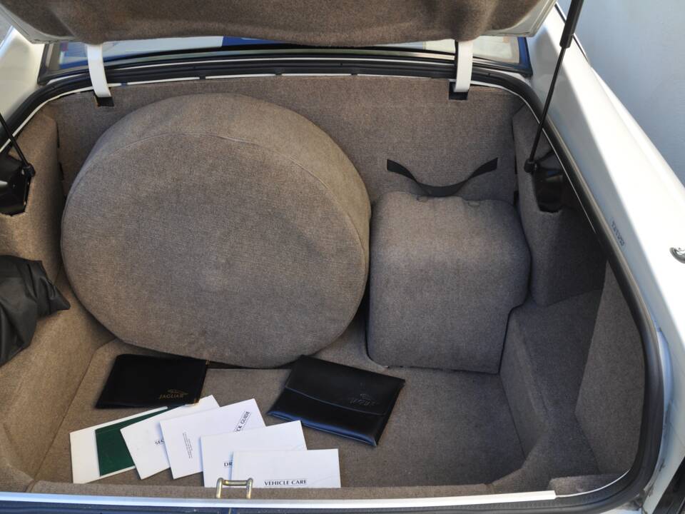 Image 7/7 of Jaguar XJS 4.0 (1994)