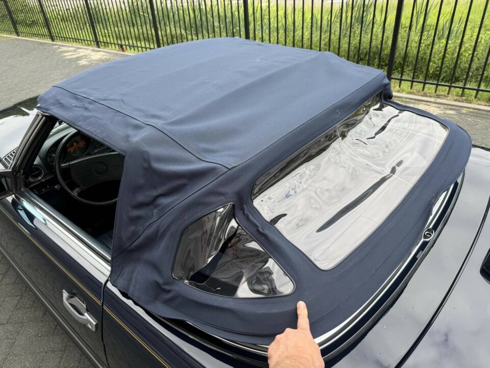 Image 22/50 of Mercedes-Benz 560 SL (1986)