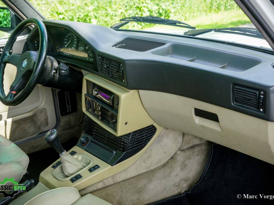 Image 14/51 of BMW M 535i (1985)