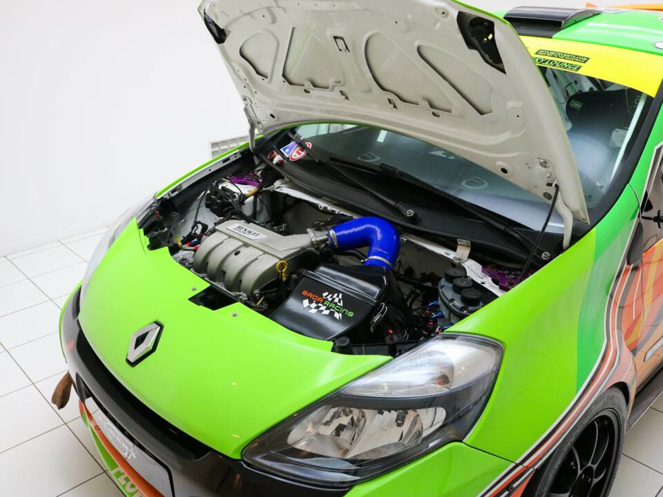 Afbeelding 10/17 van Renault Clio II 2.0 RS Cup (2007)
