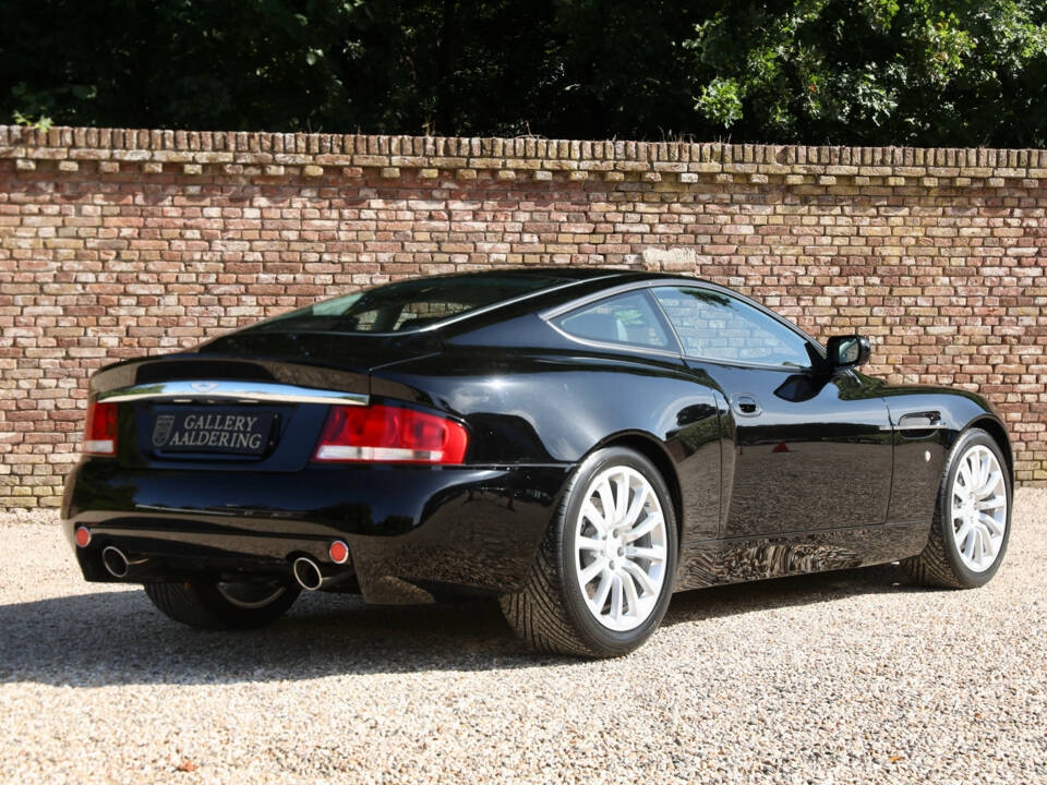 Immagine 2/50 di Aston Martin V12 Vanquish (2002)