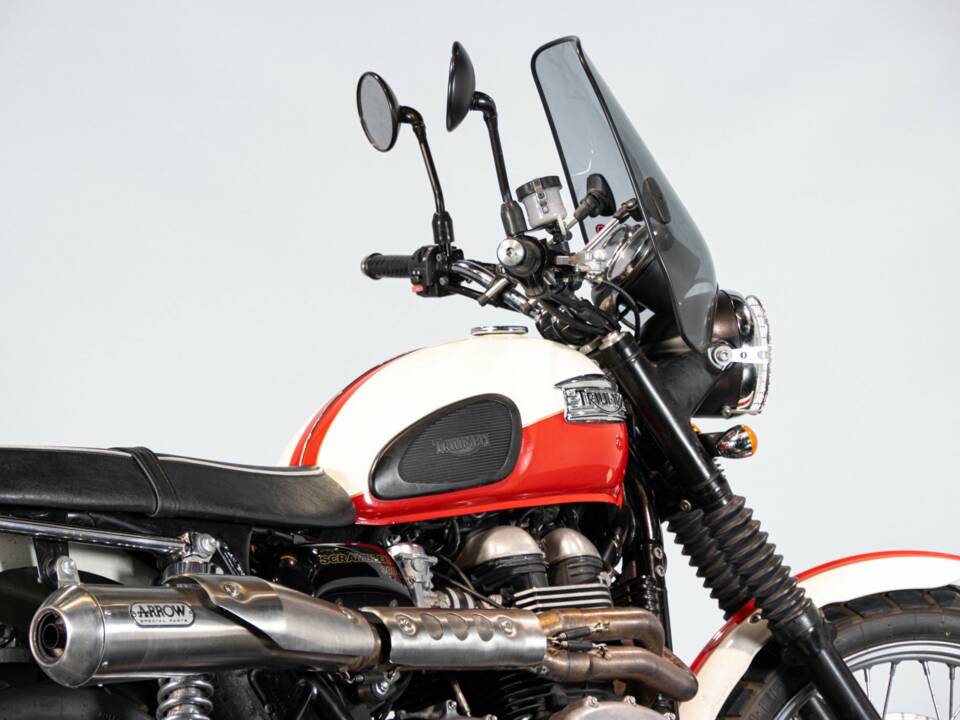 Image 9/50 of Triumph DUMMY (2014)