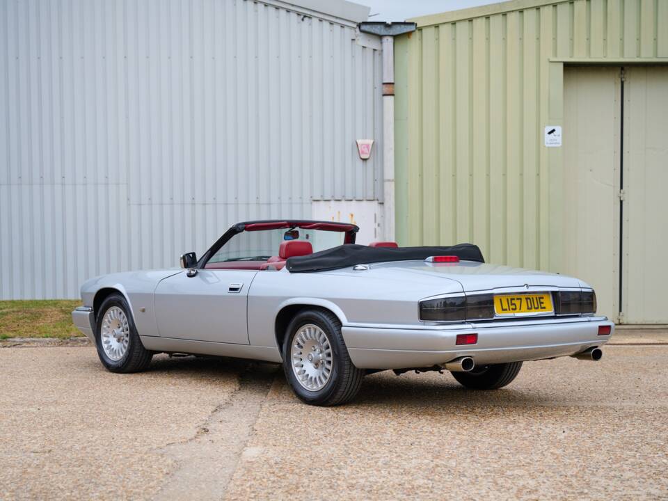 Image 33/50 of Jaguar XJS 6.0 (1993)