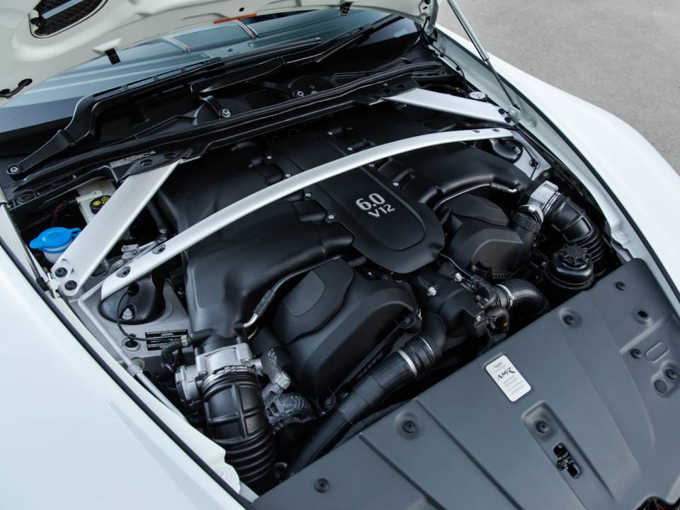 Image 44/50 de Aston Martin V12 Vantage AMR (2018)