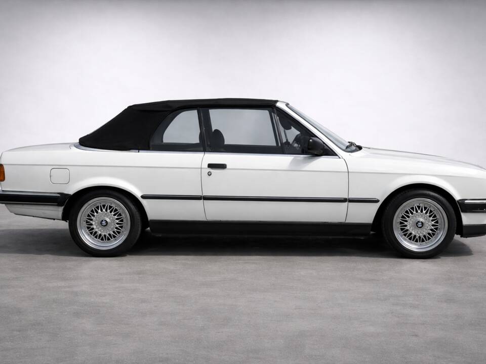 Image 4/29 of BMW 320i (1988)