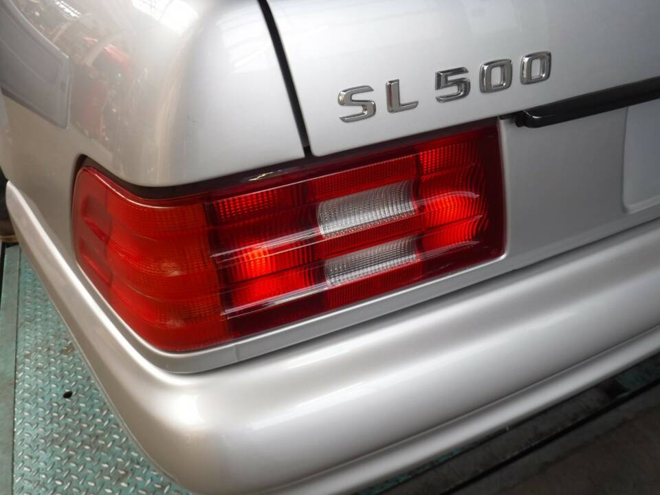 Imagen 46/49 de Mercedes-Benz SL 500 (2000)