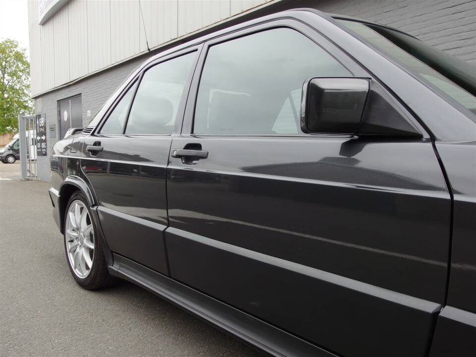 Immagine 22/98 di Mercedes-Benz 190 E 2.3-16 (1985)