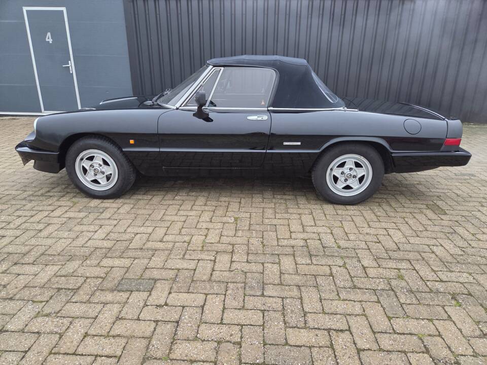 Image 2/15 of Alfa Romeo 2.0 Spider (1988)