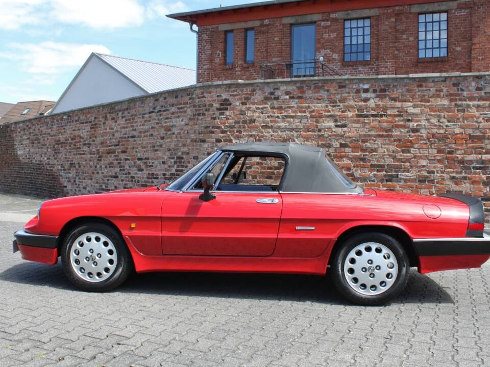 Bild 4/17 von Alfa Romeo 2.0 Spider QV (1987)