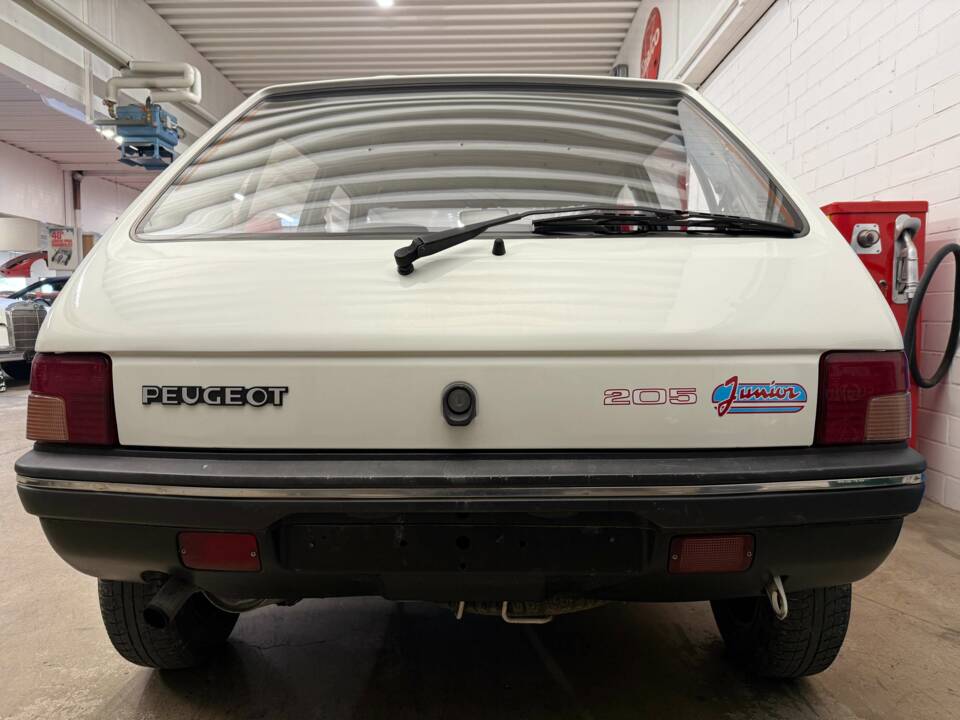 Image 13/16 of Peugeot 205 (1992)