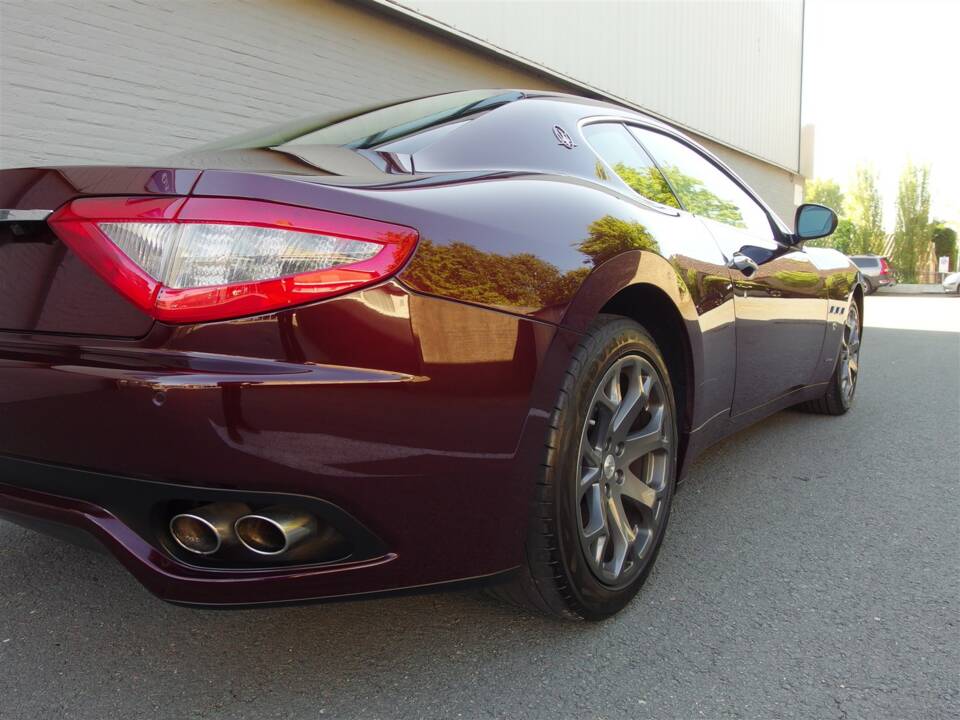 Image 18/98 of Maserati GranTurismo 4.2 (2008)