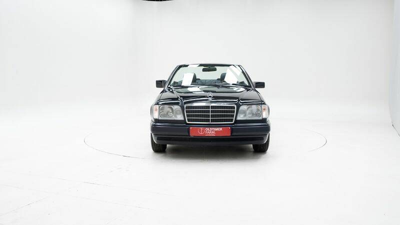 Image 5/15 of Mercedes-Benz E 200 (1995)