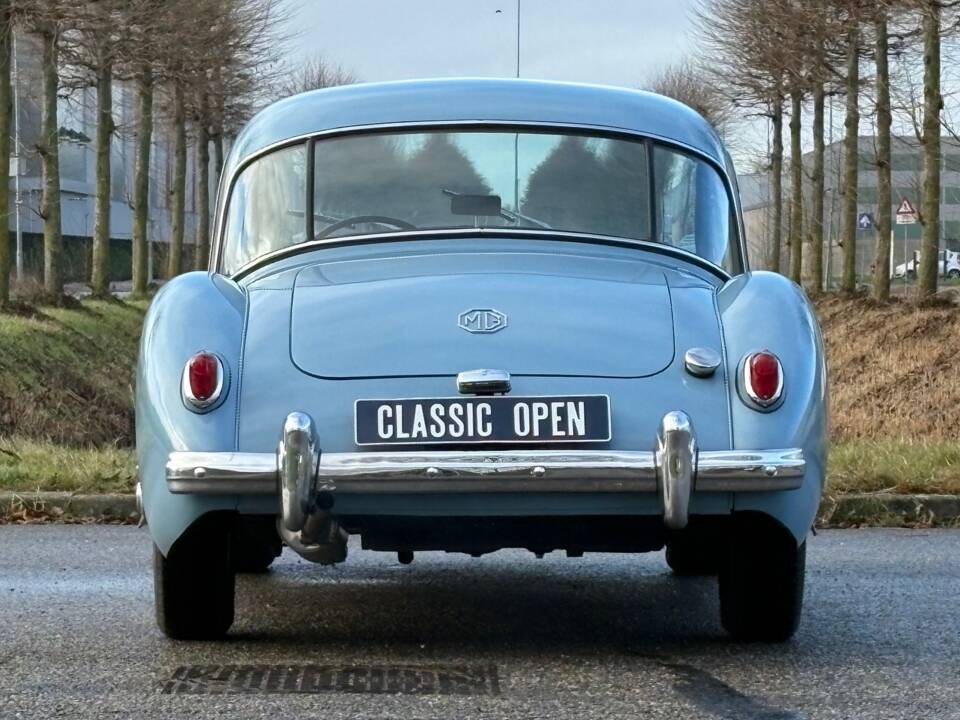 Image 13/22 of MG MGA 1500 (1958)