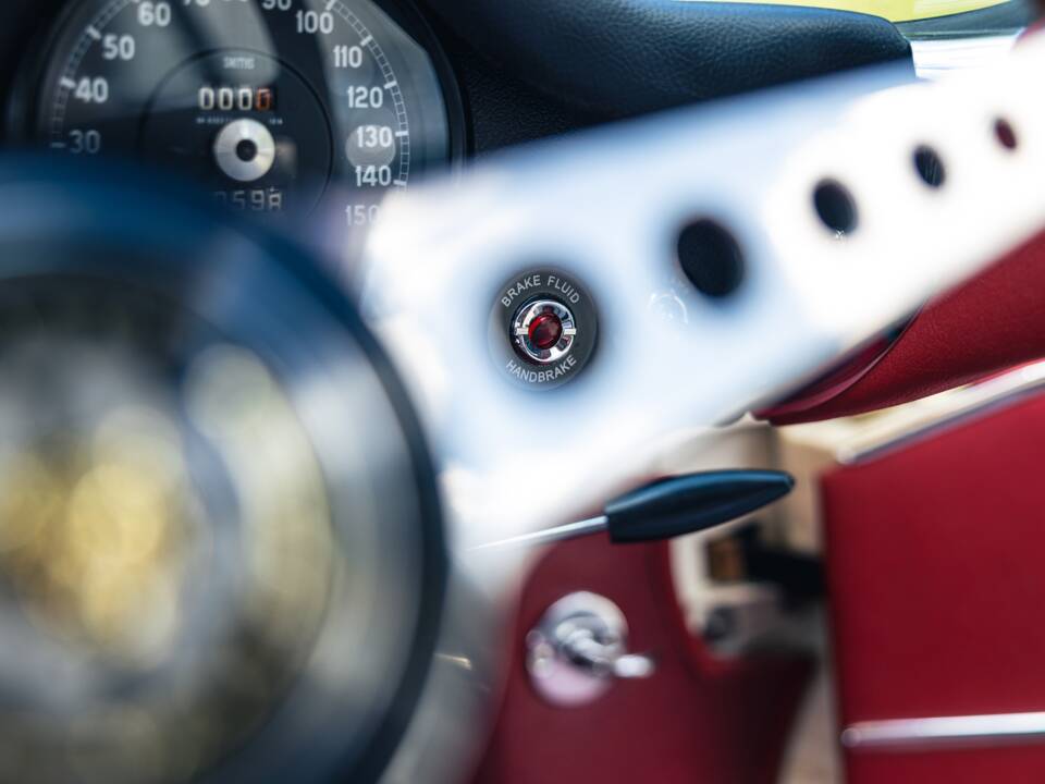 Image 41/50 de Jaguar Type E 3.8 (1963)