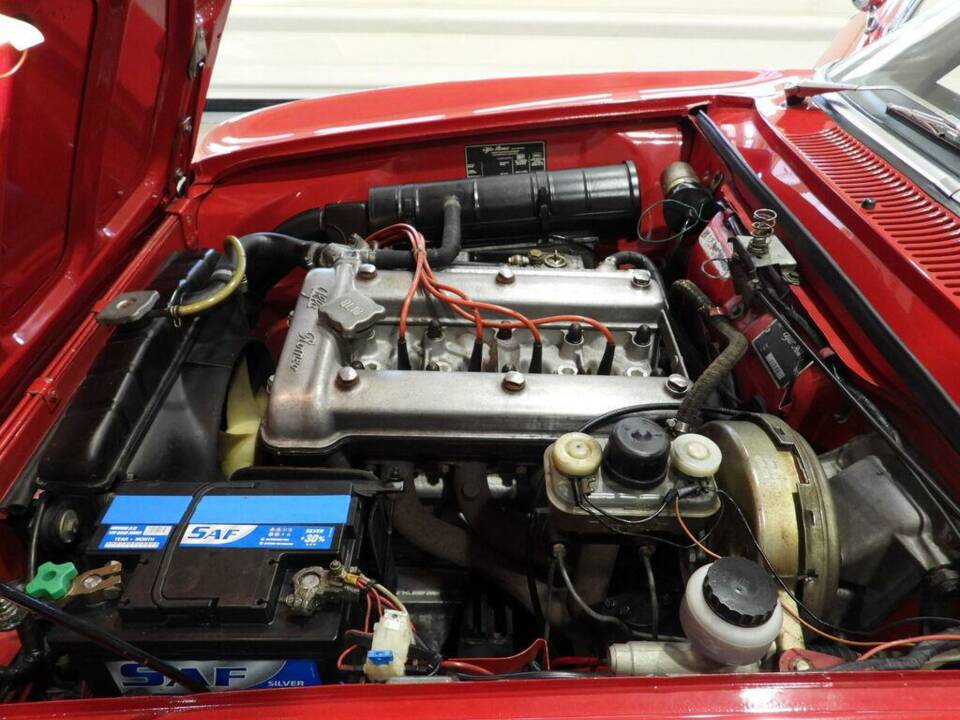Image 8/10 of Alfa Romeo Giulia 1600 GT Junior (1975)