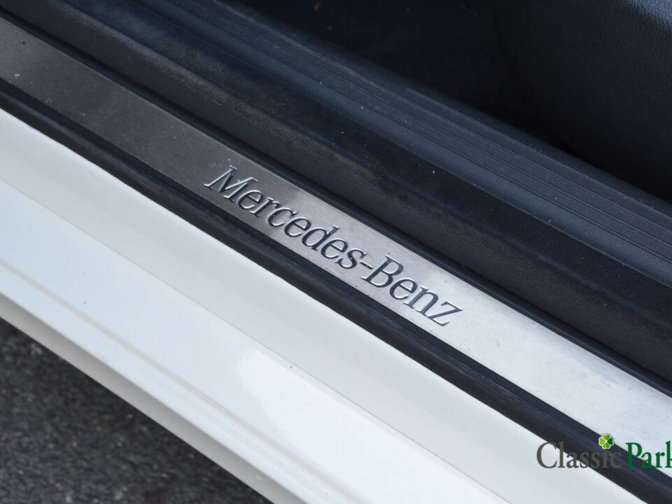 Image 20/50 of Mercedes-Benz E 500 T (2004)