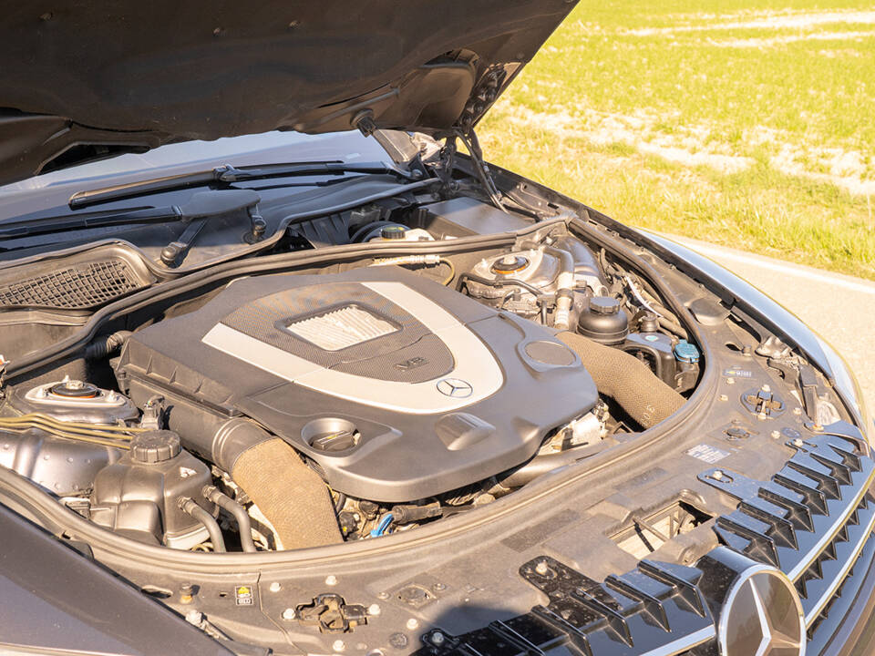 Image 66/67 of Mercedes-Benz CL 500 (2006)