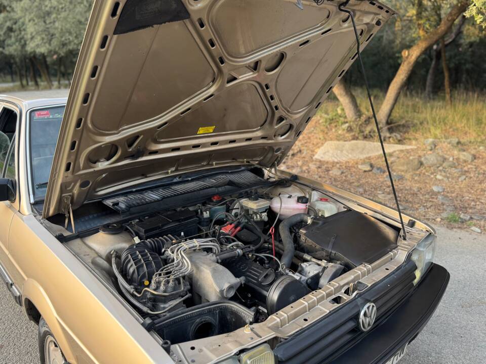Image 23/57 of Volkswagen Passat 2.0 (1987)