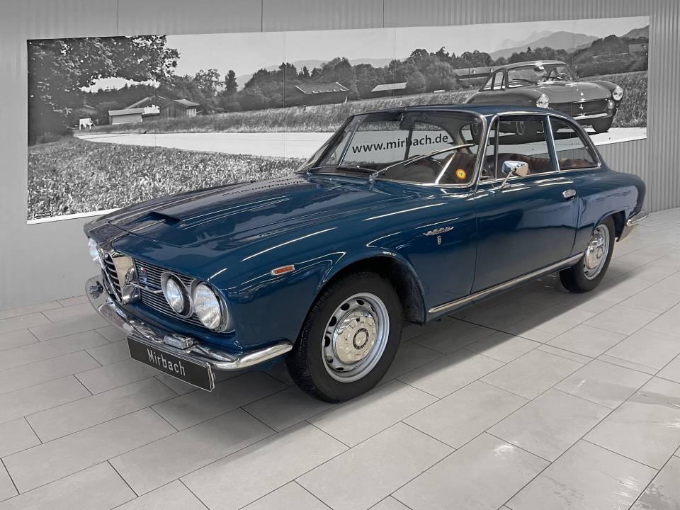 Imagen 2/13 de Alfa Romeo 2600 Sprint (1964)