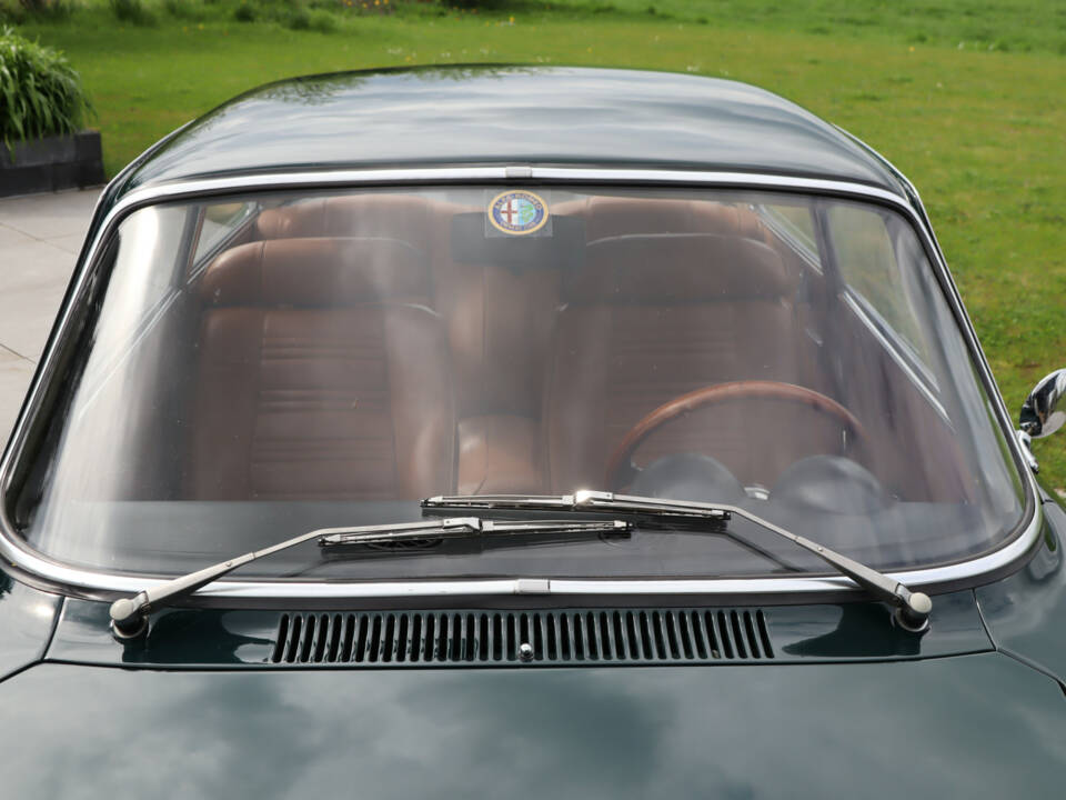 Image 29/50 of Alfa Romeo 1750 GT Veloce (1971)