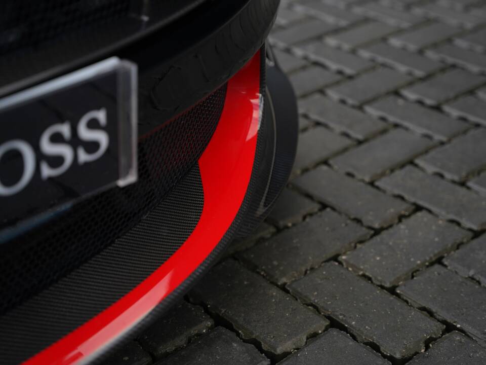 Image 30/50 of Aston Martin Vanquish S Volante (2018)