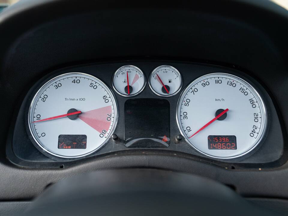 Bild 48/50 von Peugeot 307 CC 2.0i (2004)