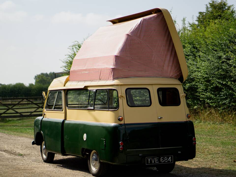 Image 30/50 of Bedford CA Dormobile (1961)