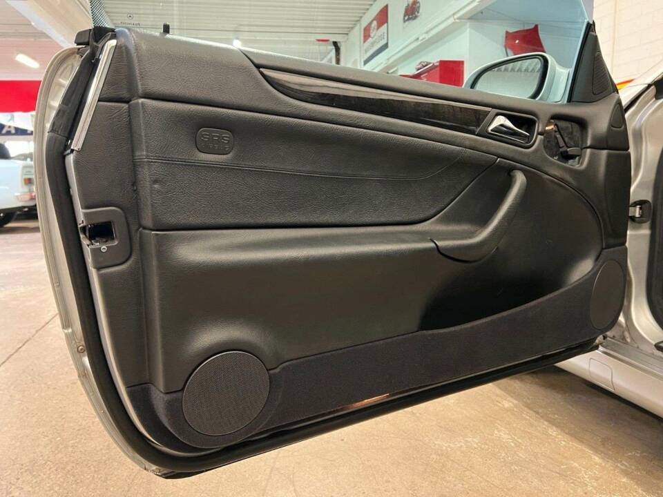 Imagen 5/20 de Mercedes-Benz CLK 230 Kompressor (2001)